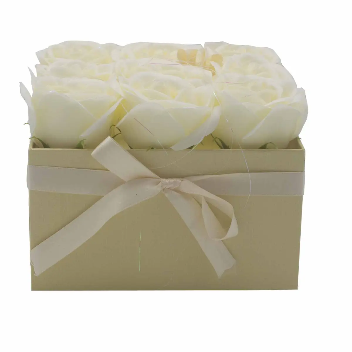 Presenttvålblomsterbukett med 9 krämfärgade rosor i fyrkantig ask - produktbild 10