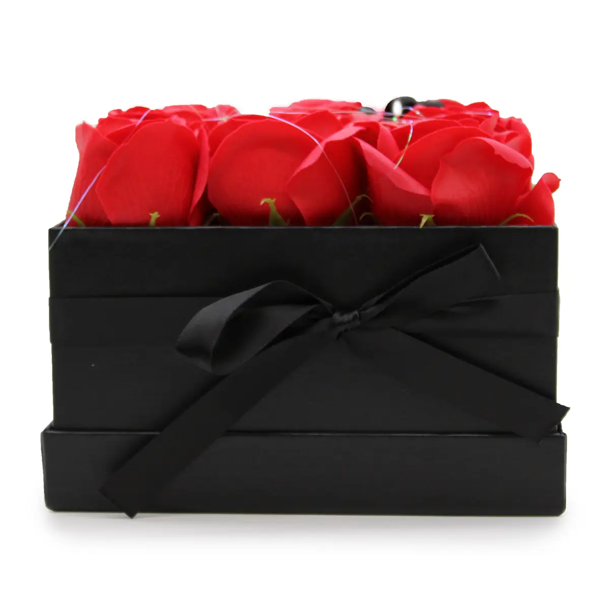 Presenttvålblomsterbukett med 9 röda rosor i fyrkantig ask - produktbild 10