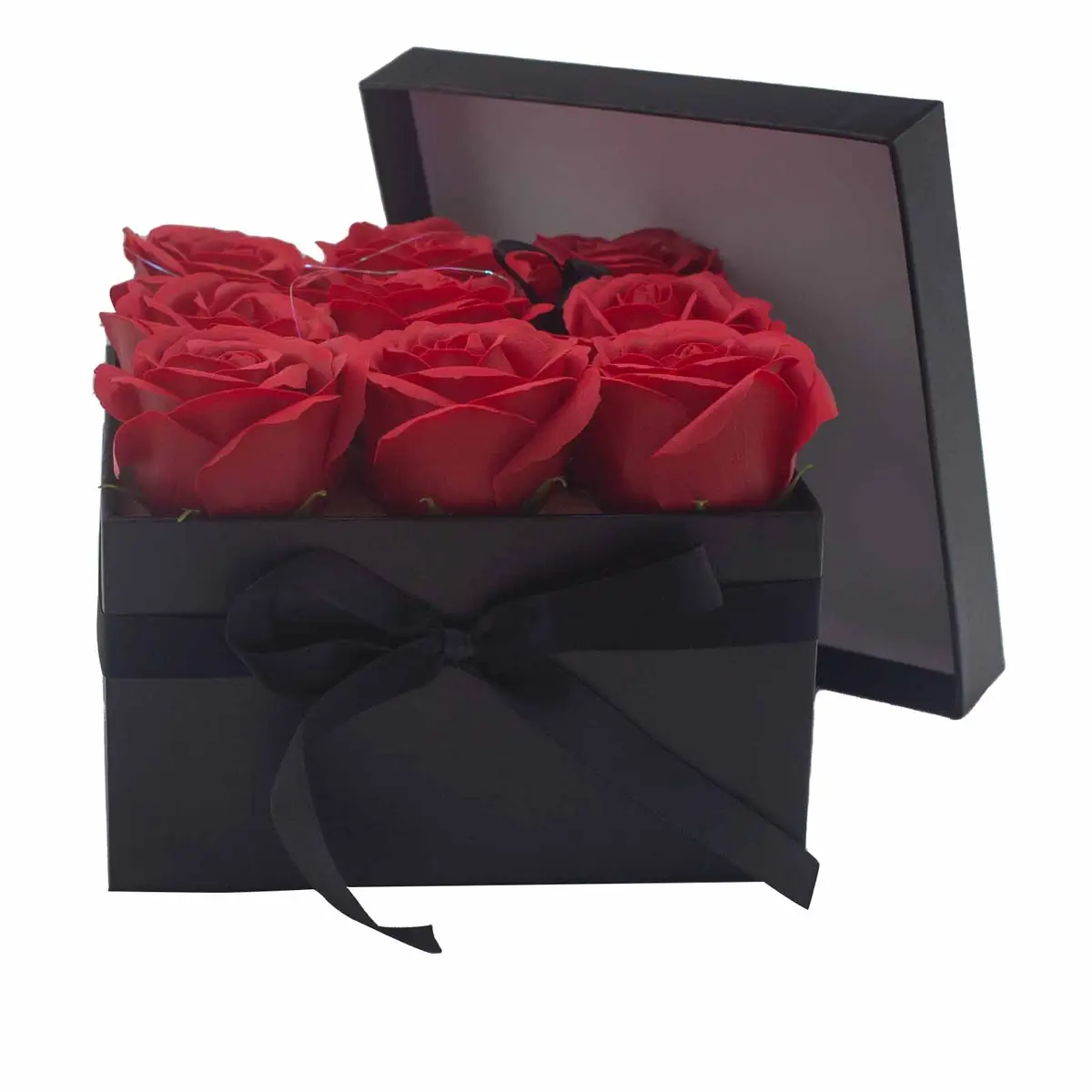 Presenttvålblomsterbukett med 9 röda rosor i fyrkantig ask - produktbild 7