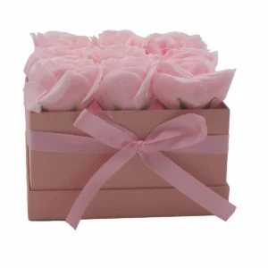 Presenttvålblomsterbukett med 9 rosa rosor i fyrkantig ask - produktbild 10