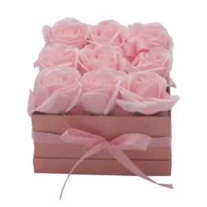 Presenttvålblomsterbukett med 9 rosa rosor i fyrkantig ask - produktbild 7
