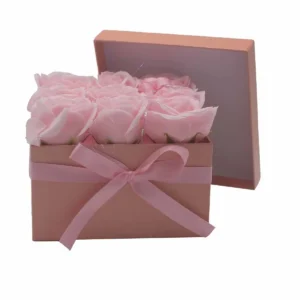 Presenttvålblomsterbukett med 9 rosa rosor i fyrkantig ask - produktbild 9