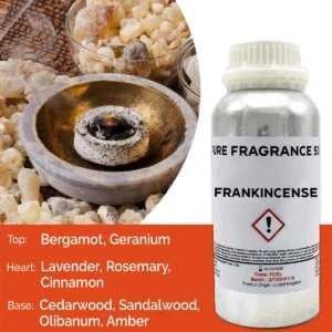 Flaska med ren frankincense doftolja 500 ml och brinnande rökelse av frankincense