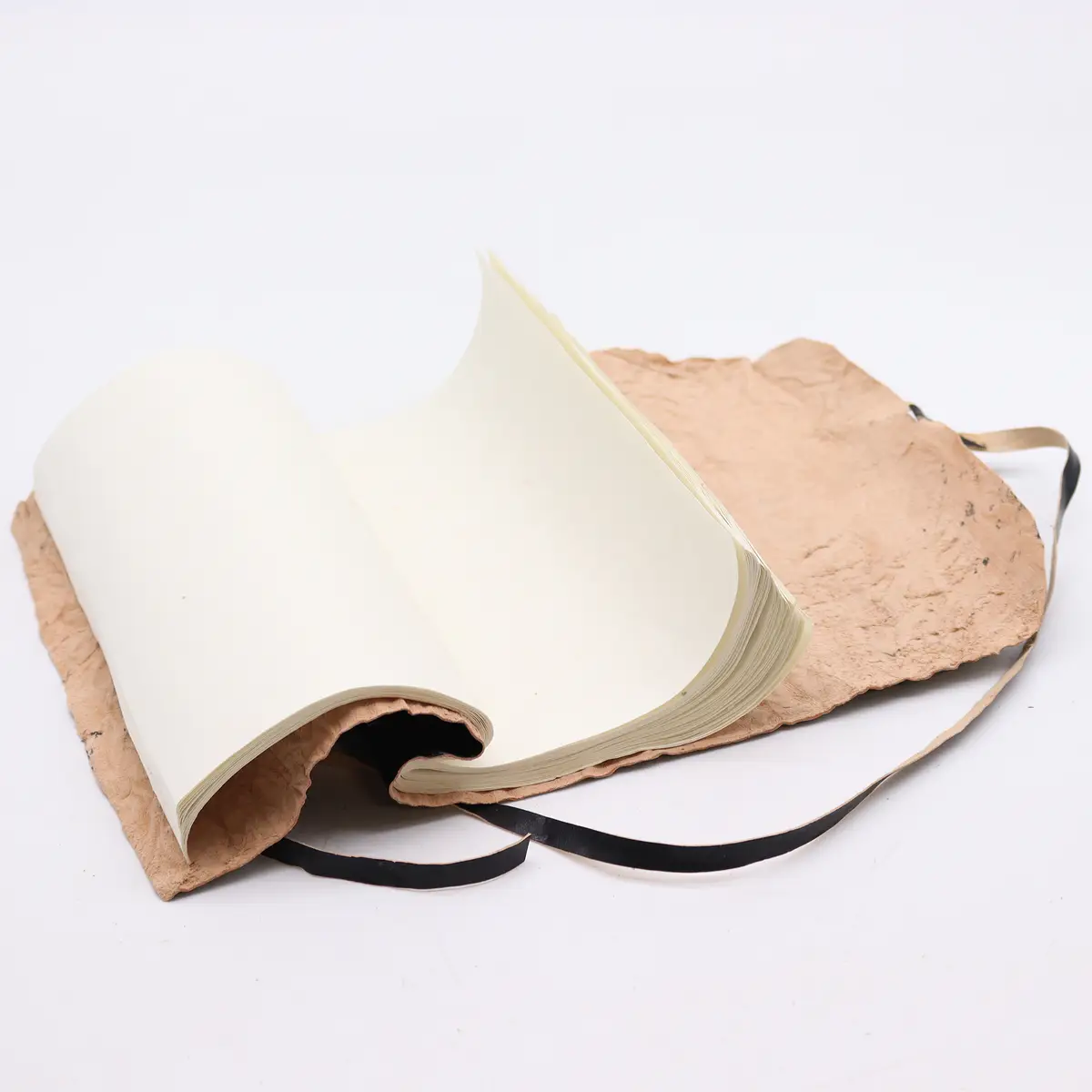 Reseanteckningsbok i läder med 96 sidor, svart 21x15 cm - produktbild 3