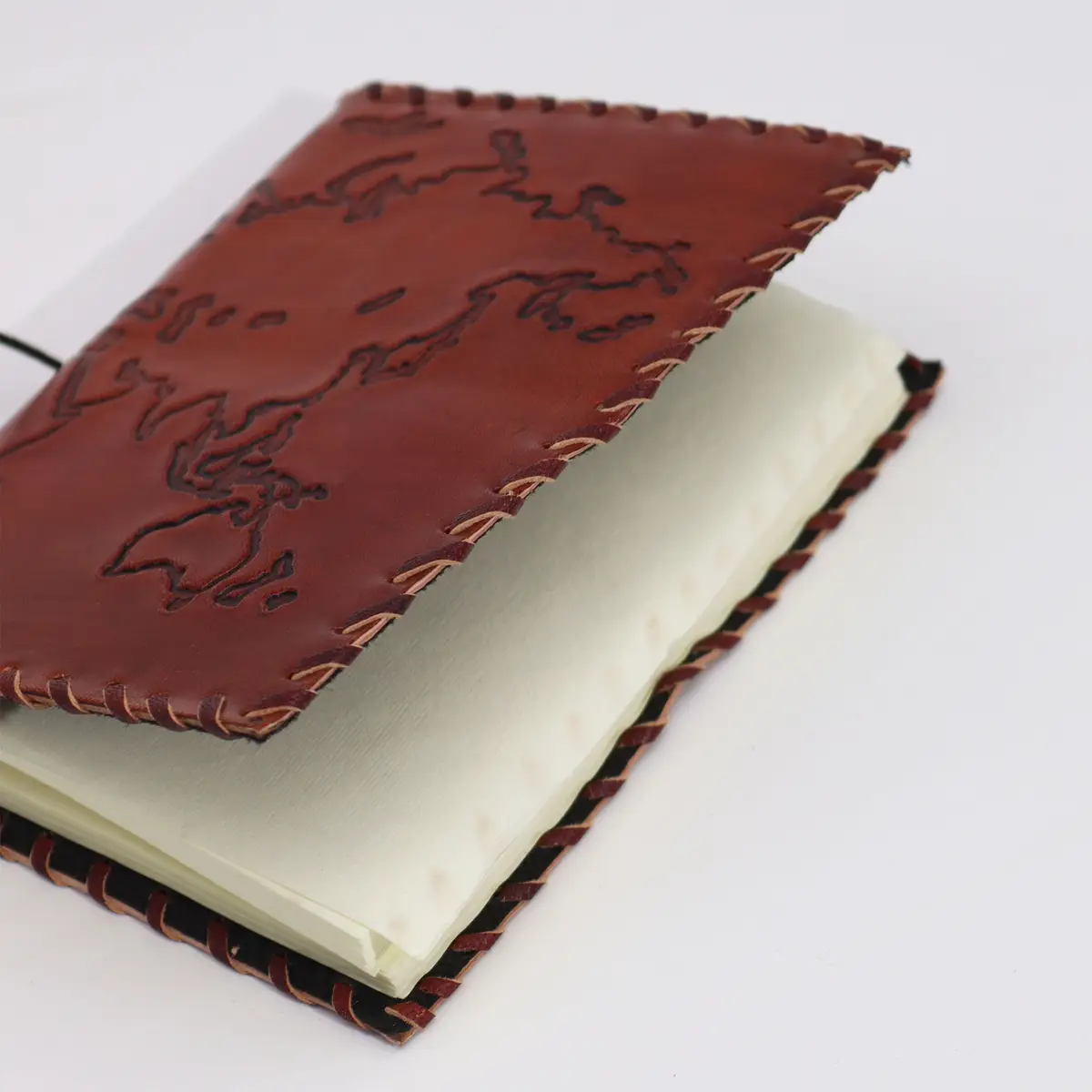 Resedagbok i läder med omslag, ljusbrun, 96 sidor, 17x13 cm - produktbild 2