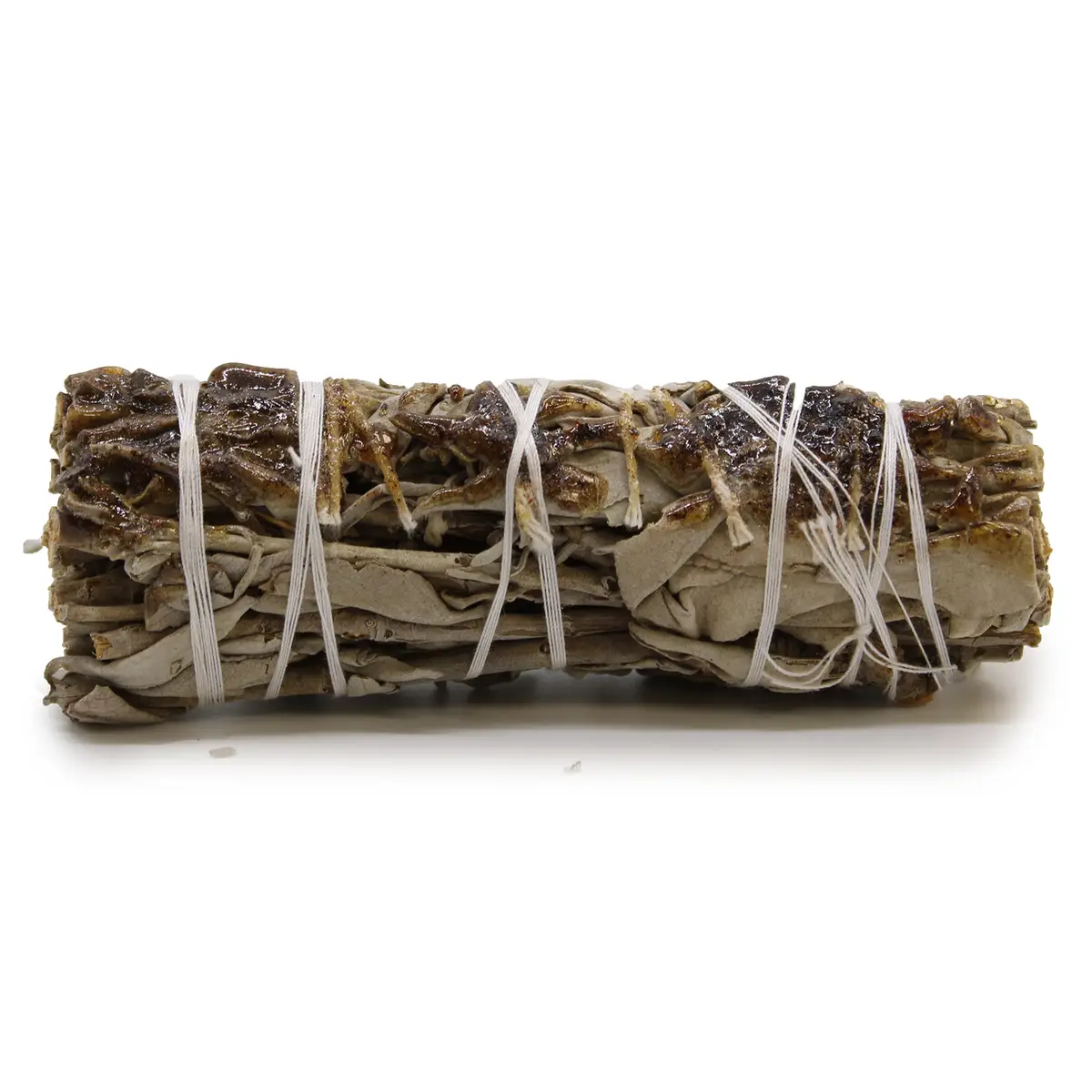 Rökelsesticka med vit salvia och kopalharts, 10 cm lång, på vit bakgrund