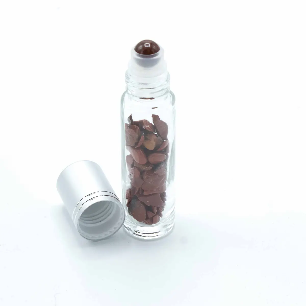 Rollerflaska med röd jaspis och silverkapsyl för 5 ml eterisk olja - produktbild 4
