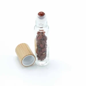 Rollerflaska med röd jaspis och trälock för 5 ml eterisk olja - produktbild 4