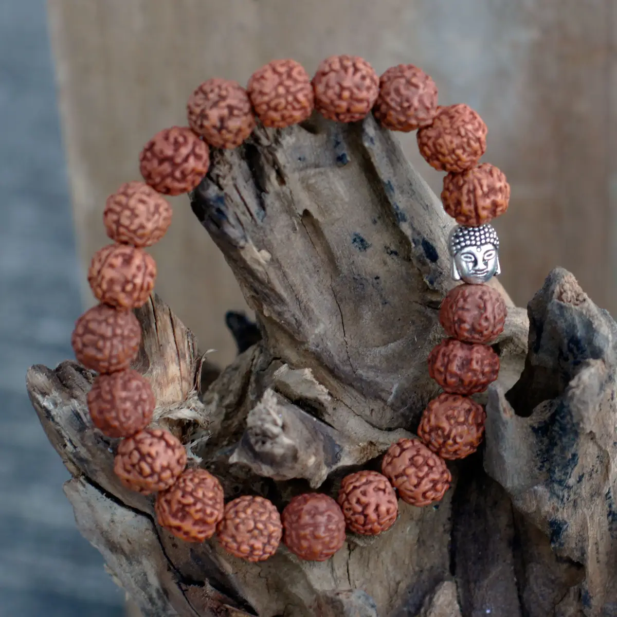 Rudraksha-armband med Buddah-hänge i naturligt trä - produktbild 2