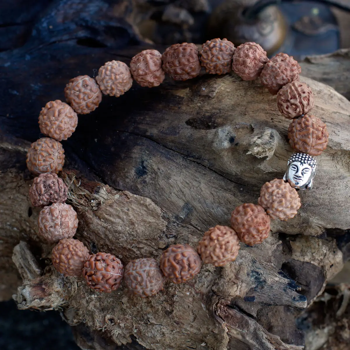 Rudraksha-armband med Buddah-hänge i naturligt trä - produktbild 4
