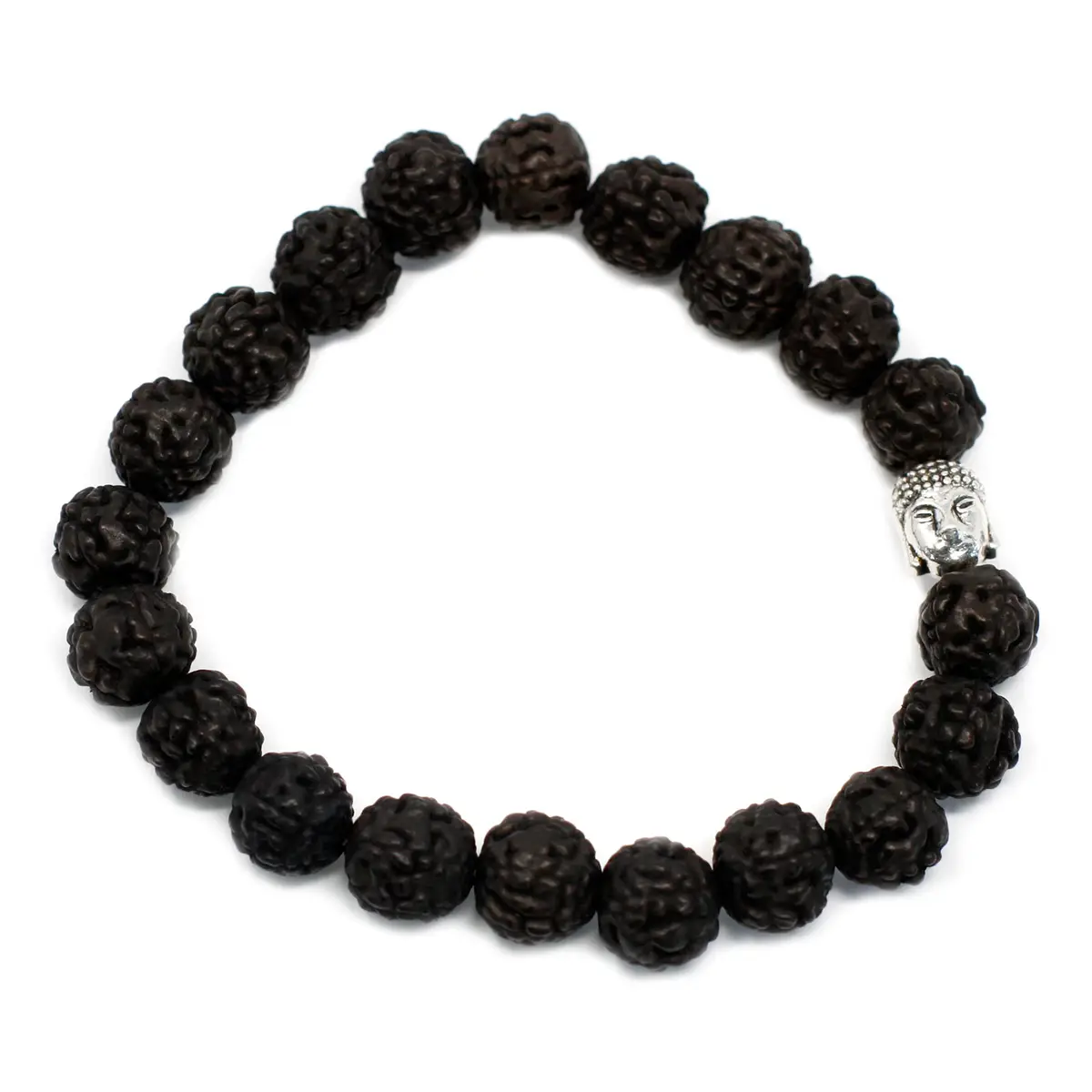 Mörkt rudraksha-armband med silverfärgat Buddha-hänge på vit bakgrund