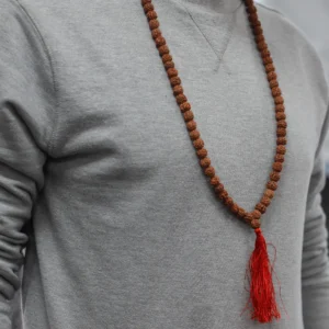 Rudraksha mala med 108 pärlor och röd tofs - produktbild 4