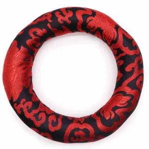 Rund kudde för klangskål med svart och röd broderad design