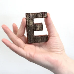 Rustik bokstav i bark "E" 7 cm - produktbild 2