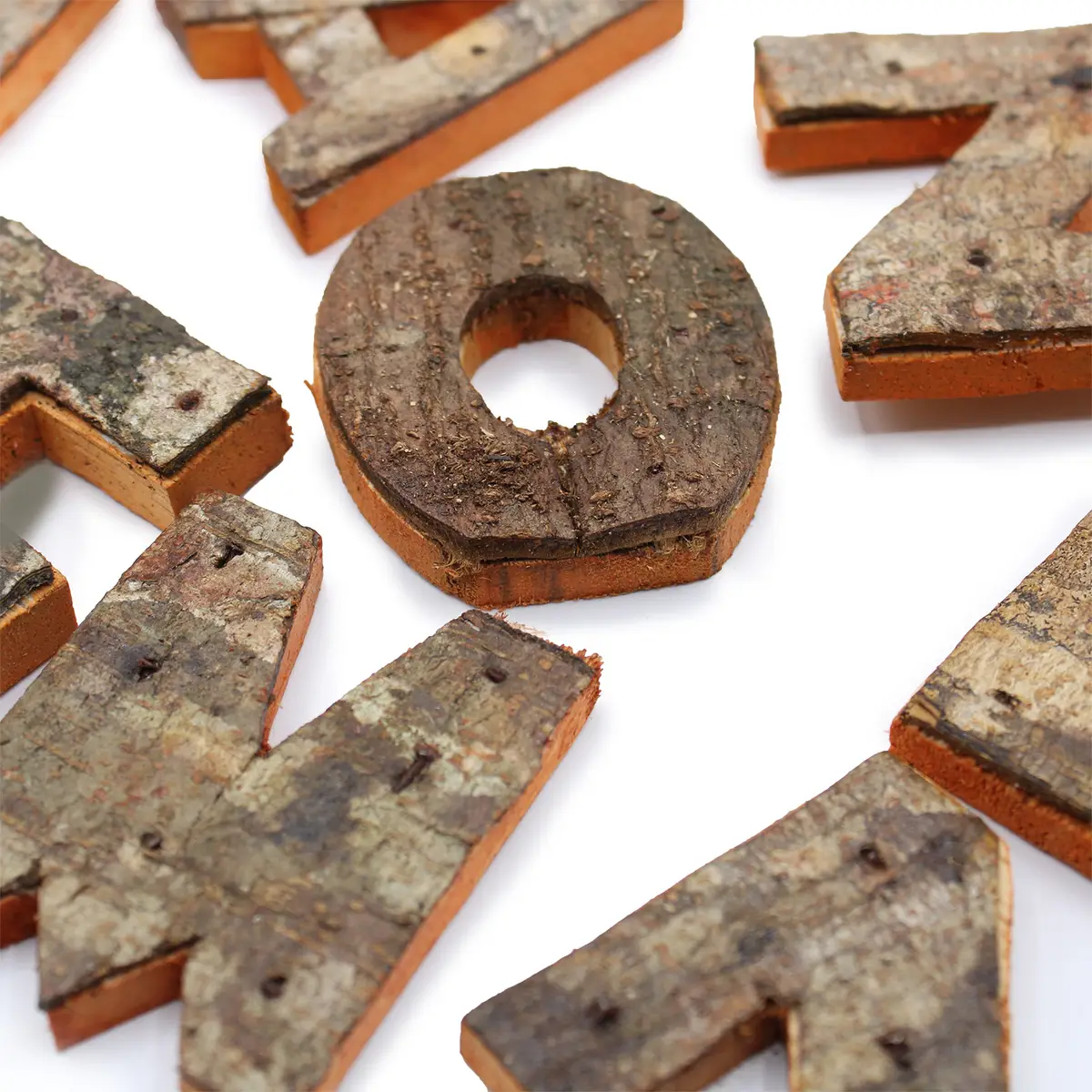 Rustik bokstav i bark "J" 7 cm - produktbild 2