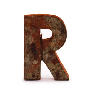 Rustik bokstav "R" tillverkad av naturlig bark, 7 cm hög