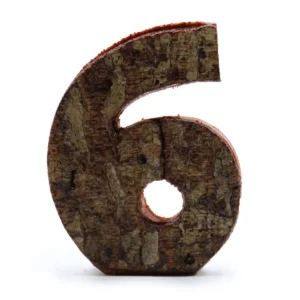 Rustik siffra 6 tillverkad av naturlig bark, 7 cm hög