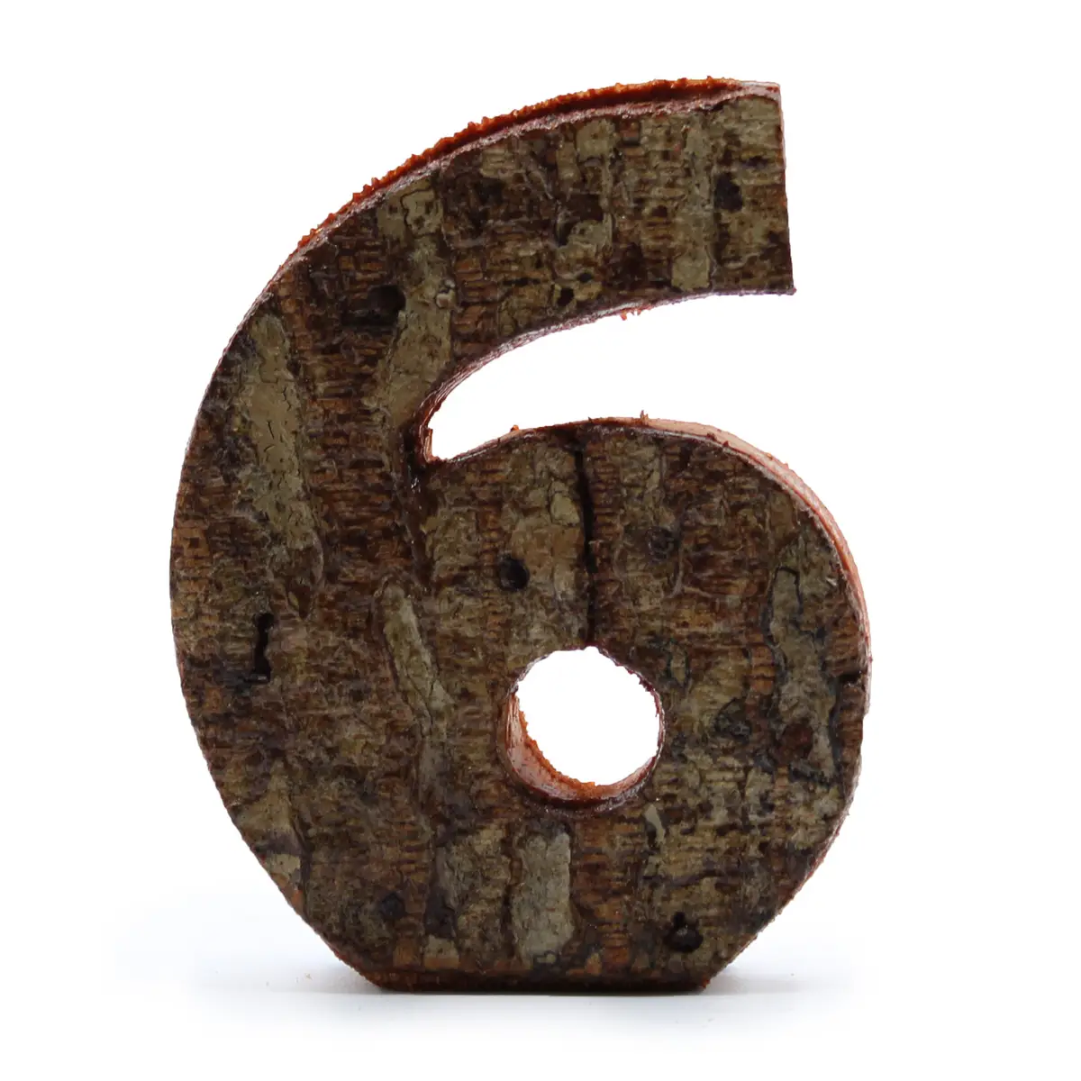 Rustik siffra 6 tillverkad av naturlig bark, 7 cm hög
