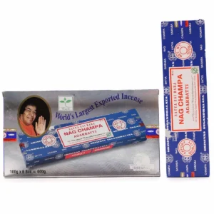 Förpackning med Satya Nag Champa rökelsepinnar i blått omslag