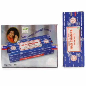 Förpackning med Satya Nag Champa rökelsepinnar i blått omslag