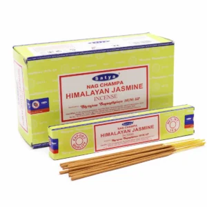 Förpackning med Satya Himalayan Jasmine rökelsepinnar och lösa pinnar framför