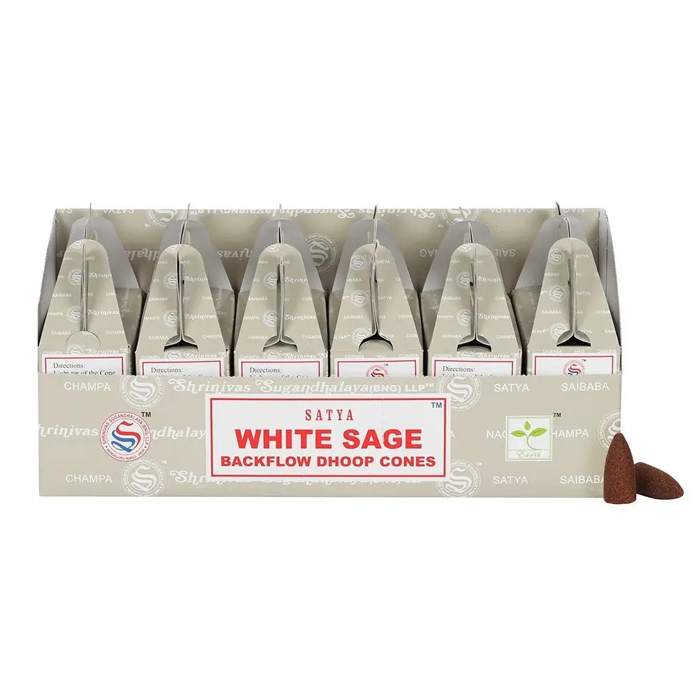 Förpackning med Satya White Sage rökelsekoner för backflow och två koner bredvid