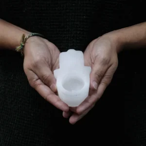 Selenitljusstake Hamsa - produktbild 2