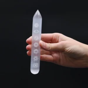 Selenitstav med spets och 7 chakrasymboler 14-16 cm - produktbild 2