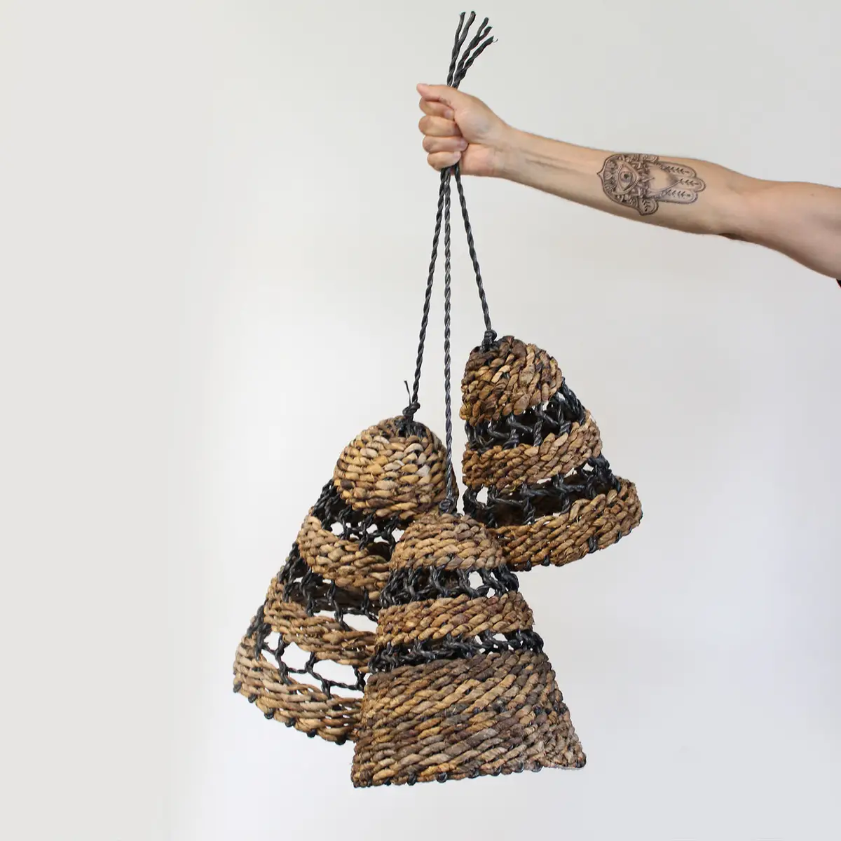 Set med 3 lampskärmar i naturligt bananblad och grå raffia - produktbild 3