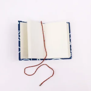Set med 4 bomullsbandbundna anteckningsböcker 7x10 cm i olika mönster - produktbild 2