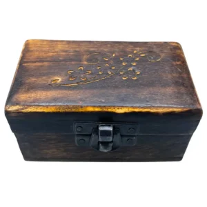 Set med 5 handgjorda träaskar för piller med snidade motiv 9x5x4 cm - produktbild 5