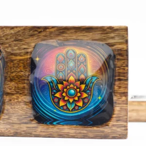Set med emaljerade brickor i mangoträ med Hamsa-motiv - produktbild 3