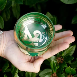 Set med mini tibetansk klangskål i grön färg - produktbild 3