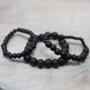 Set med svarta armband i träpärlor - produktbild 2