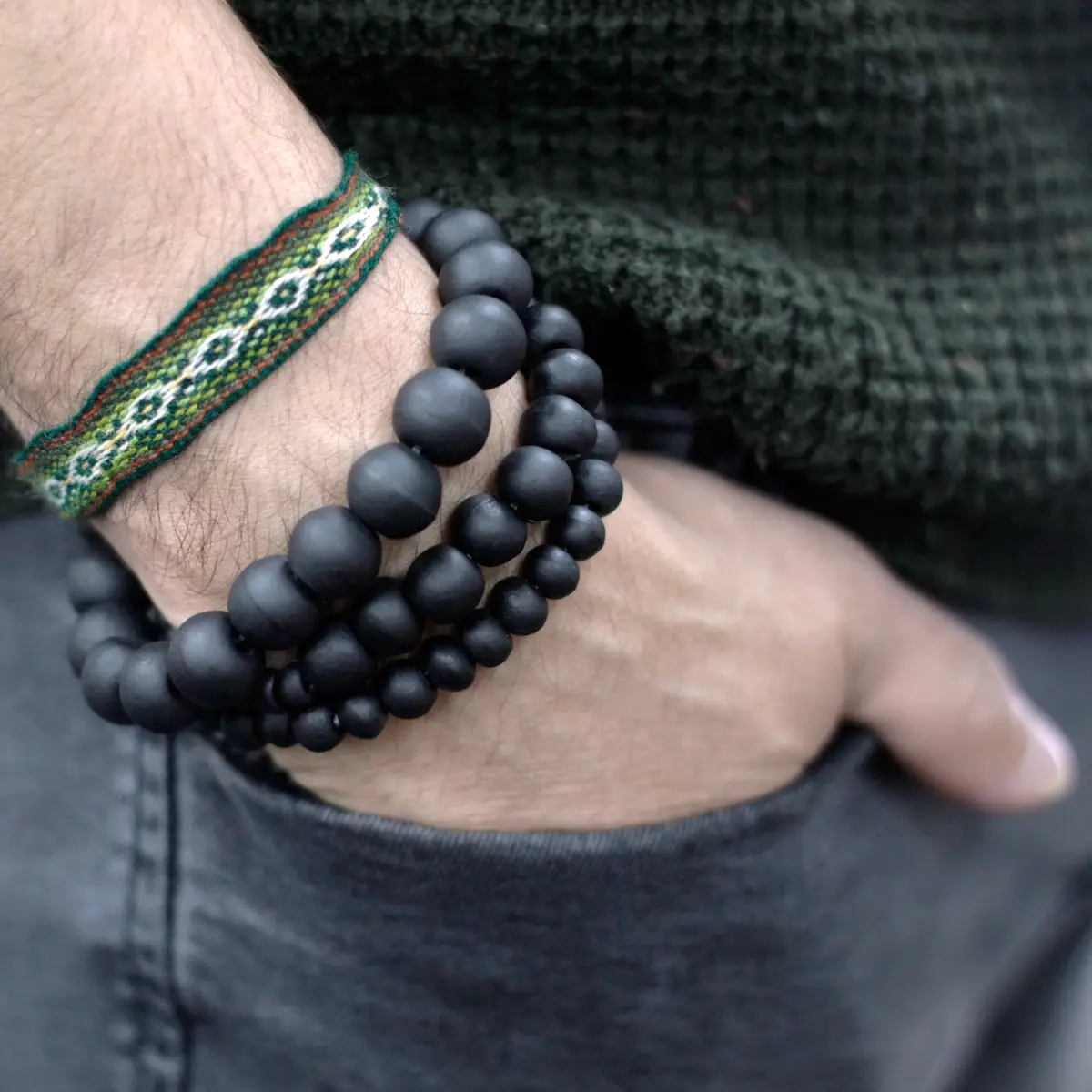 Set med svarta armband i träpärlor - produktbild 3