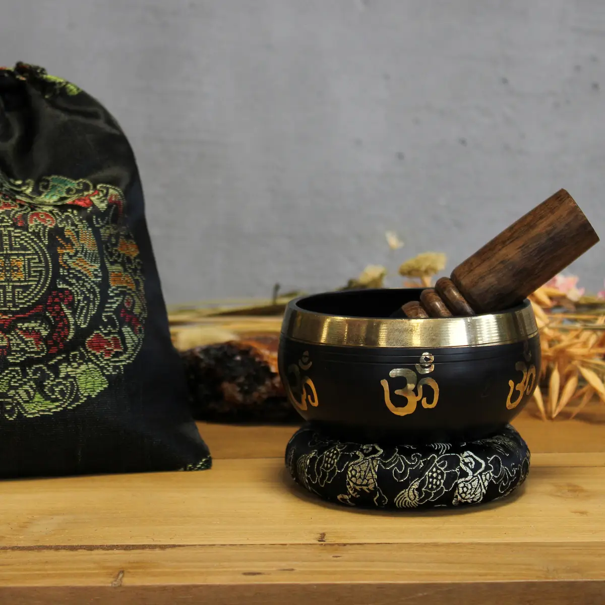 Set med tibetansk klangskål för yoga med klubba, kudde och väska - produktbild 4