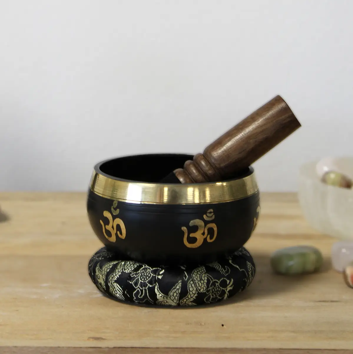 Set med tibetansk klangskål för yoga med klubba, kudde och väska - produktbild 5