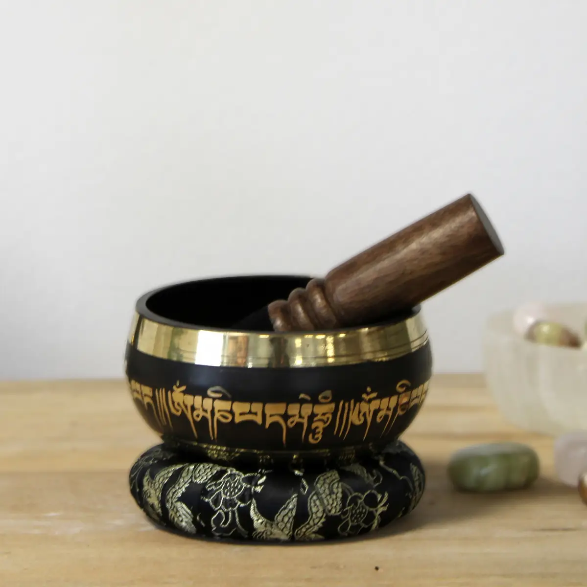 Set med tibetansk klangskål i lotusblomdesign - produktbild 5