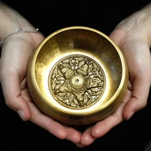 Set med tibetansk klangskål med fem buddhor 10 cm - produktbild 2