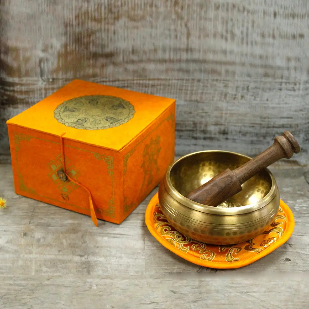 Set med tibetansk klangskål med fem buddhor 10 cm - produktbild 3