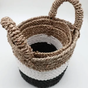 Set med tre handflätade korgar i sjögräs, mörkgrå/vit/natur - produktbild 3