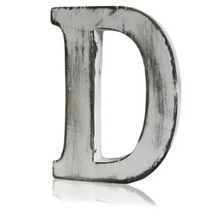 Träbokstav D i shabby chic-stil med sliten antik finish
