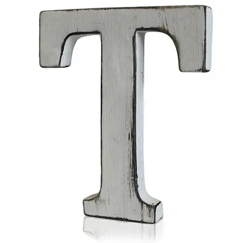 Vitmålad shabby chic träbokstav T med sliten yta
