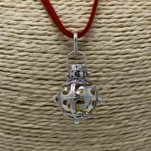 Silveränglarskällor i silver med röd halsrem 18 mm - produktbild 3
