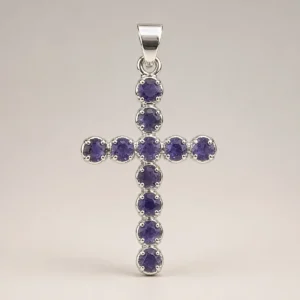 Silverpläterat korshalsband med lila stenar och 45 cm kedja - produktbild 2