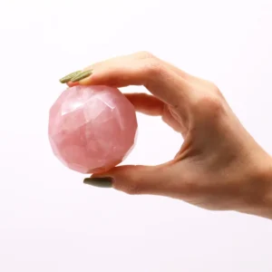 Slipad helande ädelstensboll i rosenkvarts med träställ - produktbild 2