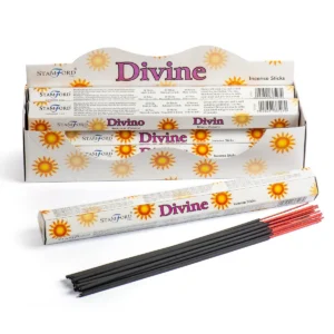 Förpackning med Stamford Divine Premium rökelsepinnar och lösa pinnar framför