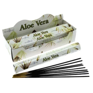 Förpackning med Stamford Premium Hex Aloe Vera rökelsepinnar och lösa rökelsepinnar