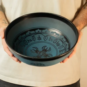 Stor aluminiumklangskål med tibetansk dubbel Dorje-design, blå (27 cm) - produktbild 6