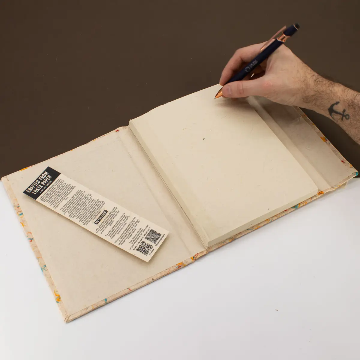 Stor anteckningsbok i Lokta-papper med blandade färger och bomull (21x15 cm) – 45 blad inklusive bokmärke - produktbild 3